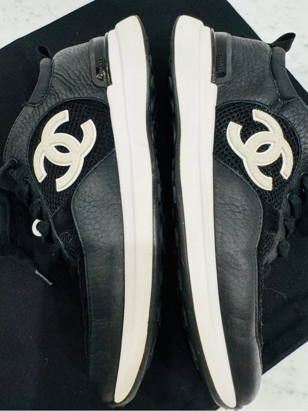 Chanel CC Logo Sneakers Black & White Leather Mesh Trainers Size 37.5 / US 7.5 - Picture 14 of 15